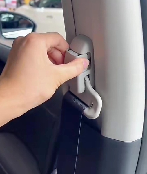 You've Been Driving For Years But Don't Know You Could Adjust Your Seatbelt Like This - autojosh 