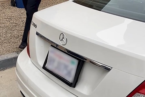 Thief Finally Arrested After Evading Police With A Rotating License Plate On His Mercedes - autojosh 