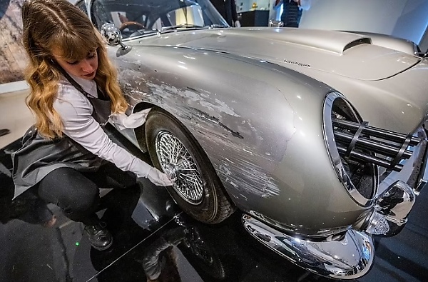 Aston Martin DB5 Stunt Car Driven By James Bond In 'No Time To Die' Sells For $3.1 Million - autojosh 