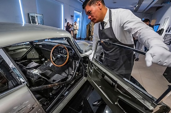 Aston Martin DB5 Stunt Car Driven By James Bond In 'No Time To Die' Sells For $3.1 Million - autojosh 