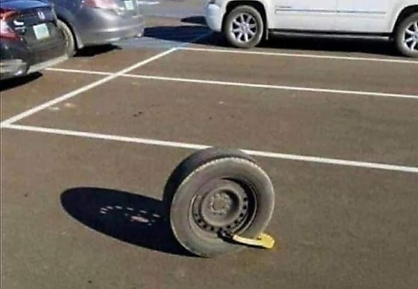 Today's Photos : When Your Car Tyre Is Cheaper Than The Fine Slapped For Illegal Parking - autojosh 