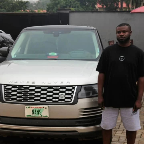 EFCC Arrests Club Owner, 21 Other Suspected Internet Fraudsters In Ibadan, Recover 2020 Range Rover HSE, 4 Other Cars - autojosh