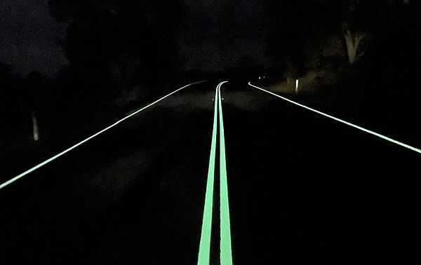 These Glow-in-the-dark Highway Lines In Australia Are Making Driving Safer At Night - autojosh