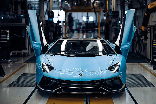 After 11 Years, The Final Lamborghini Aventador Rolls Off The Assembly Line - autojosh 