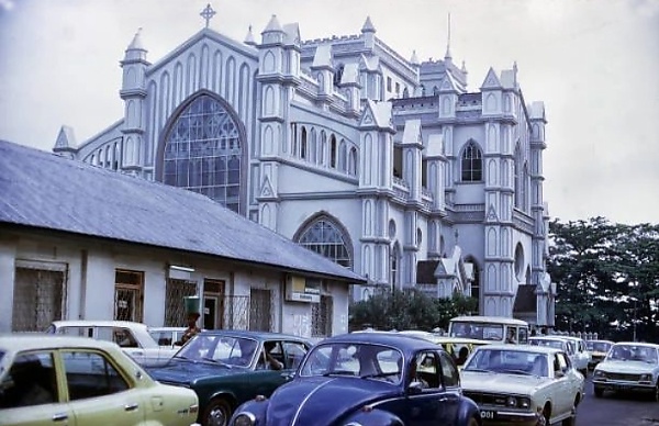 Photos : Mini, Peugeot 404, VW, Land Rover, Ford Zodiak, Vauxhall Viva - Cars That Ruled Lagos In 1970s - autojosh 