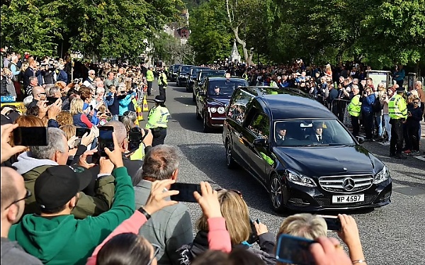 Queen Elizabeth II’s Coffin Leaves Balmoral Castle As Her Majesty Begins Her Last Journey - autojosh 