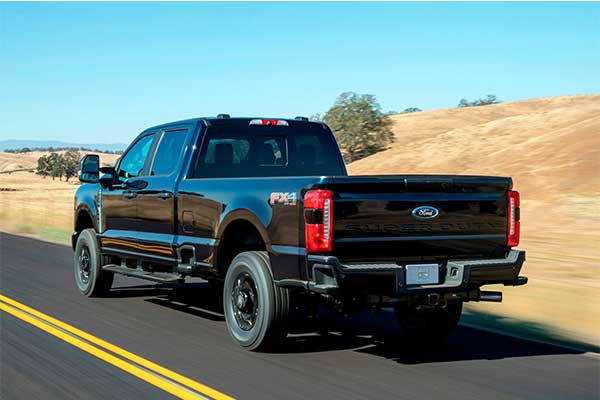Ford's Largest Pickup Truck The F-Series Super Duty Debuts With New Engines And Tougher looks