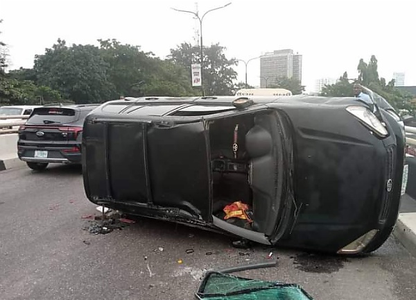 Toyota RAV 4 SUV Tumbles In A Crash With Toyota Corolla In Lagos - autojosh 