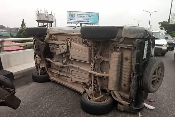 Toyota RAV 4 SUV Tumbles In A Crash With Toyota Corolla In Lagos - autojosh