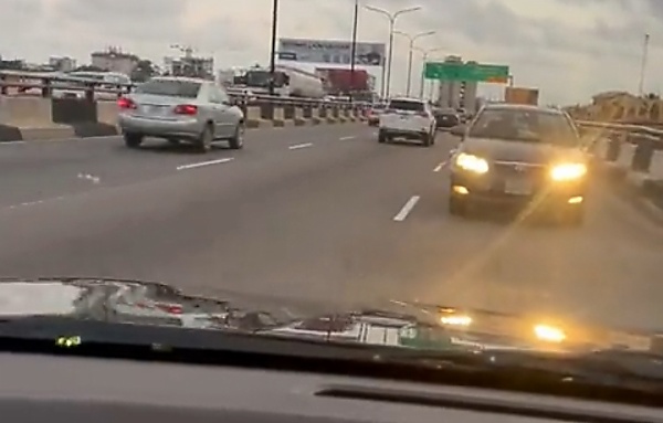 Traffic Offences : CPS To Lagos Governor Stops Car Owner Taking One-way On 3rd Mainland Bridge (Video) - autojosh 