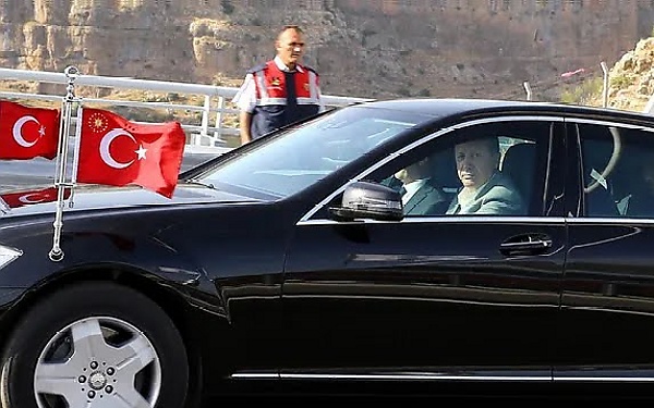 Le président turc Erdoğan saute les funérailles de la reine après l'interdiction d'un jet privé et d'un convoi 