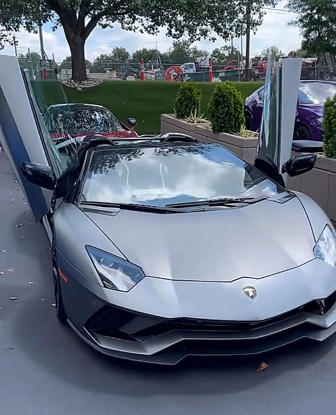 Wizkid Splashes Over ₦1B On 7 Luxury Cars, Including Rolls-Royce Cullinan, Lamborghini Aventador, Mercedes-Maybach Van - autojosh 