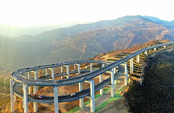 Photos : This Stunning Winding Mountain Highway In China Puts Driving Skills To Test - autojosh 