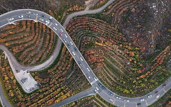 Photos : This Stunning Winding Mountain Highway In China Puts Driving Skills To Test - autojosh 