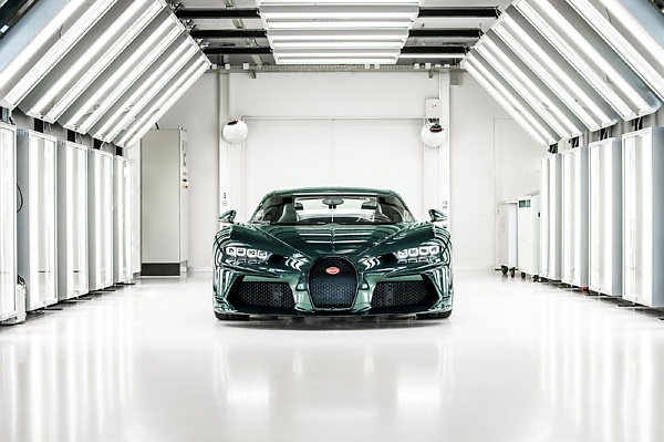 400th Bugatti Chiron Rolls Off The Assembly Line, 100 More To Go - autojosh