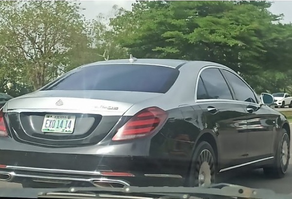 Mercedes-Maybach Spotted On The Nigerian Road, But Some Thinks It Is An Upgraded Mercedes - autojosh