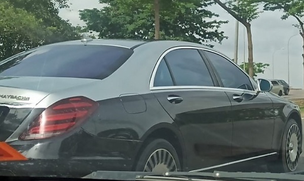 Mercedes-Maybach Spotted On The Nigerian Road, But Some Thinks It Is An Upgraded Mercedes - autojosh 
