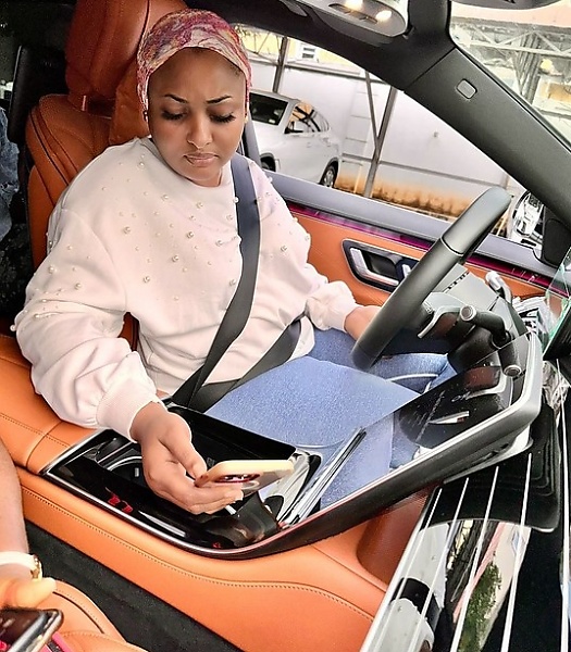 Kogi First Lady, Rashida Bello, Driving Herself To A Gym In A N200 Million Mercedes-Maybach S-Class - autojosh 