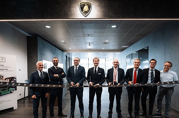 A Unique Lamborghini Urus VIP Shuttle Joins Bologna’s Marconi Airport In Italy - autojosh 