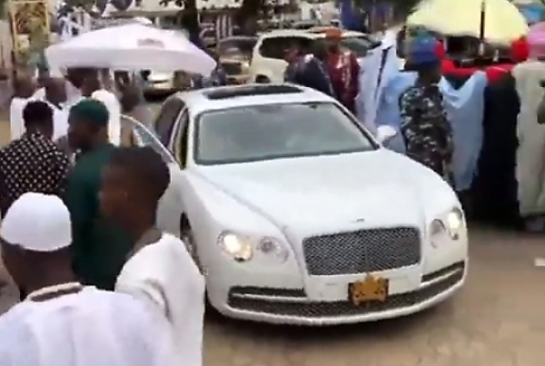 Moment Ooni Of Ife Arrived At Igbinedion 88th Birthday In A Bentley Flying Spur - autojosh 