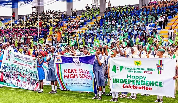Photos : Sanwo-Olu Rode In Open-top Land Rover Defender During 62nd Independence Day Parade - autojosh 