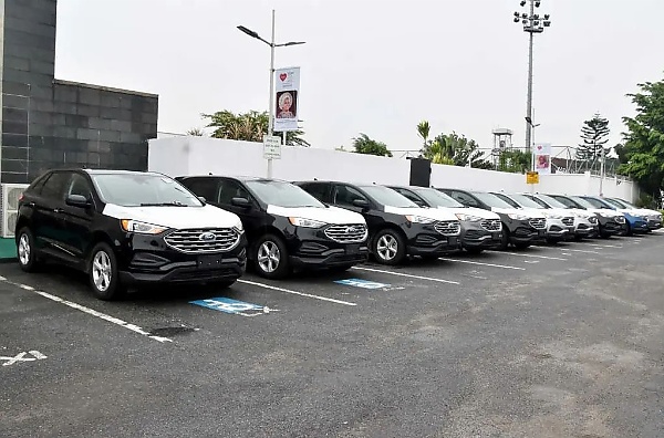 Sanwo-Olu Presents Official Cars To 11 Newly Appointed Permanent Secretaries - autojosh