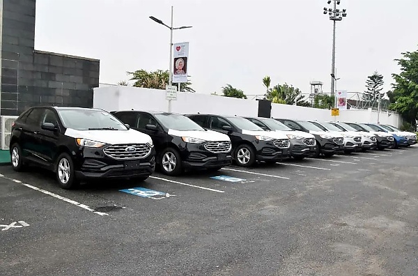 Sanwo-Olu Presents Official Cars To 11 Newly Appointed Permanent Secretaries - autojosh 