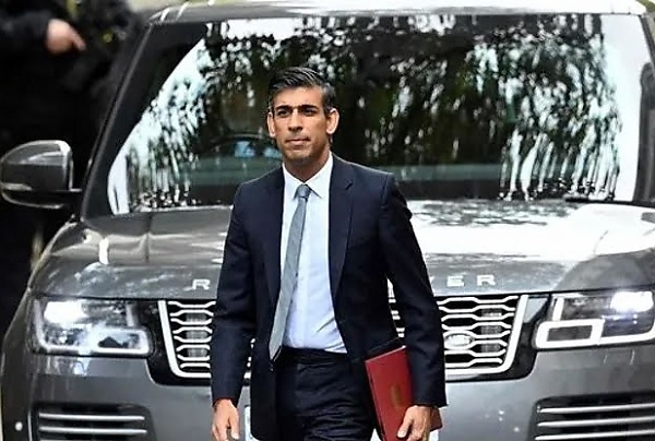 New UK Prime Minister Rishi Sunak’s Cars, From VW Golf To Armored Range Rover Sentinel - autojosh 