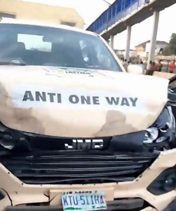 Vehicle Belonging To LASTMA Anti-one Way Squad Hit LASG Staff Bus While Driving Against Traffic - autojosh