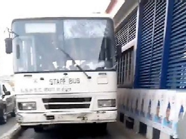 Vehicle Belonging To LASTMA Anti-one Way Squad Hit LASG Staff Bus While Driving Against Traffic - autojosh 