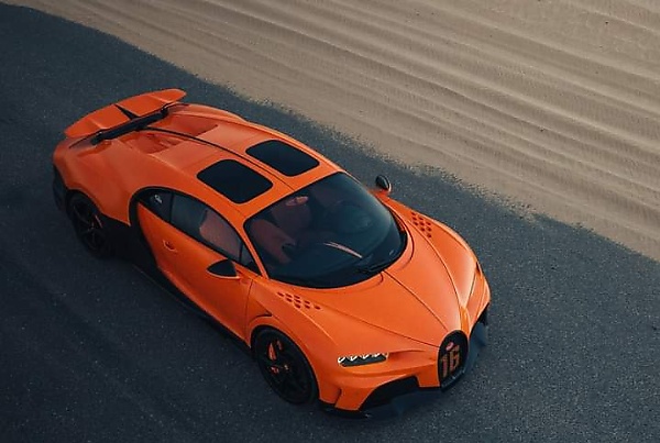 Today's Photos : Tangerine-colored Bugatti Chiron Super Sport On An Empty Dubai Desert Road - autojosh