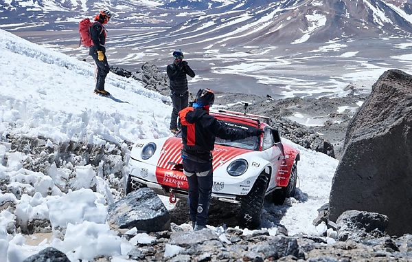 Two Special Porsche 911 Driven Up To 19,708 Feet To Explore The Highest Volcano In The World - autojosh 