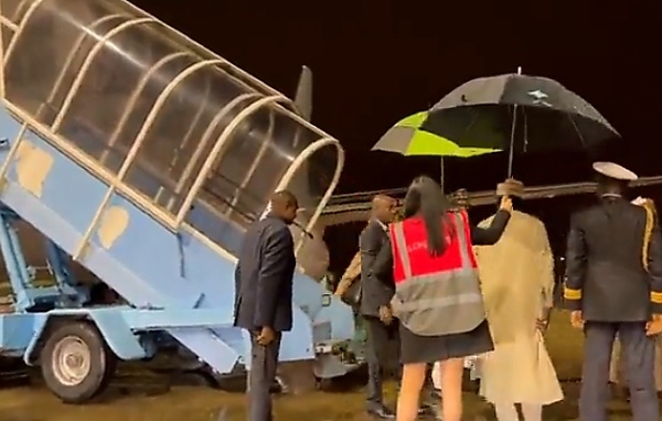 Buhari Arrives London For Routine Medical Check-up, Chauffeured In Mercedes S-Class - 