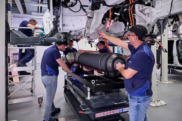 BMW Starts Small-series Production Of Hydrogen-powered iX5 Model - autojosh 