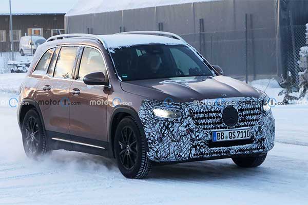 Spy Photos Of A Facelifted Mercedes-Benz GLB- Class Caught In The Public