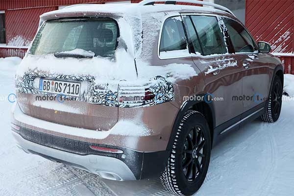 Spy Photos Of A Facelifted Mercedes-Benz GLB- Class Caught In The Public