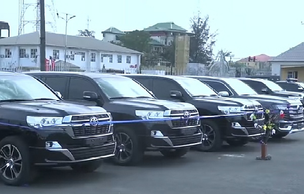 Imo State Governor Gifts Traditional Rulers Across The 27 LGs Brand New Official Vehicles (Photos) - autojosh 