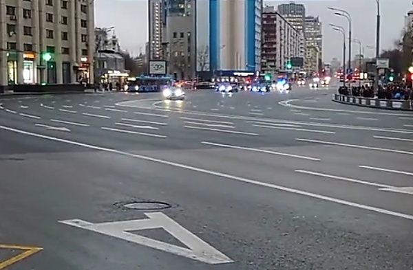 Watch As Putin’s Massive Motorcade, Including His Aurus Senat Limo, Roars Through Moscow - autojosh 