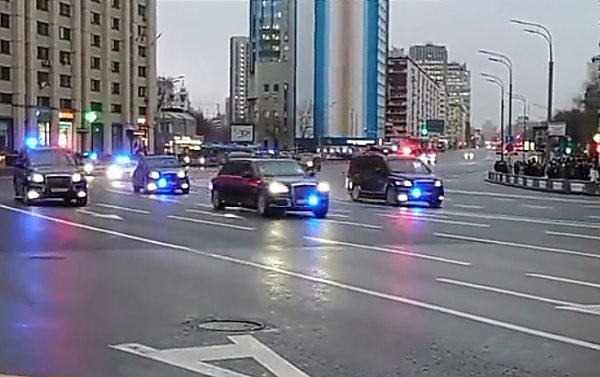 Watch As Putin’s Massive Motorcade, Including His Aurus Senat Limo, Roars Through Moscow - autojosh