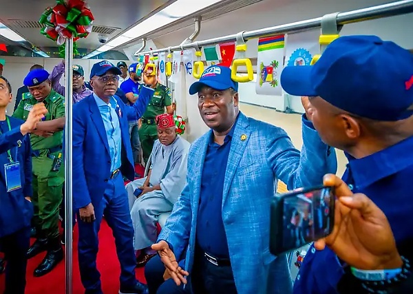 Sanwo-Olu Inaugurates First Phase Of Blue Line Rail, Takes A Ride From Iganmu To Marina (Photos, Video) - autojosh 