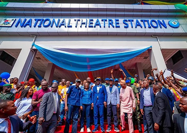 Photo Story : Sanwo-Olu Inaugurates The First Phase Of Blue Line Rail - autojosh 