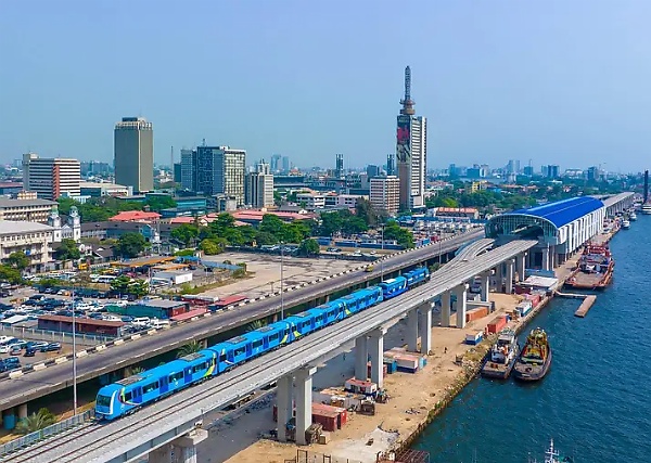 Sanwo-Olu Inaugurates First Phase Of Blue Line Rail, Takes A Ride From Iganmu To Marina (Photos, Video) - autojosh 