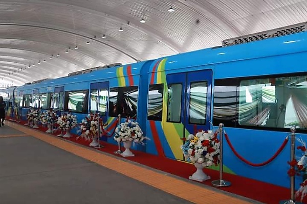 Sanwo-Olu Inaugurates First Phase Of Blue Line Rail, Takes A Ride From Iganmu To Marina (Photos, Video) - 