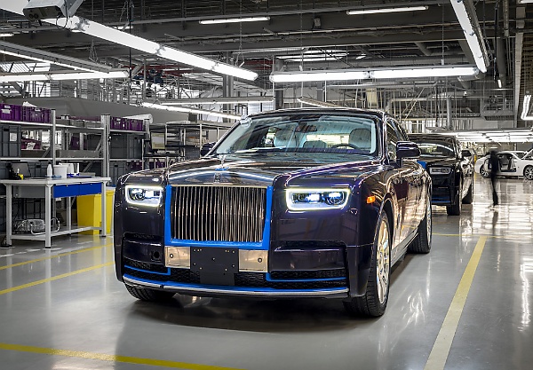 Strike Threat Helps Underpaid Rolls-Royce Factory Workers Secure 10% Pay Rise, One-off Bonus Of $2,430 - autojosh 