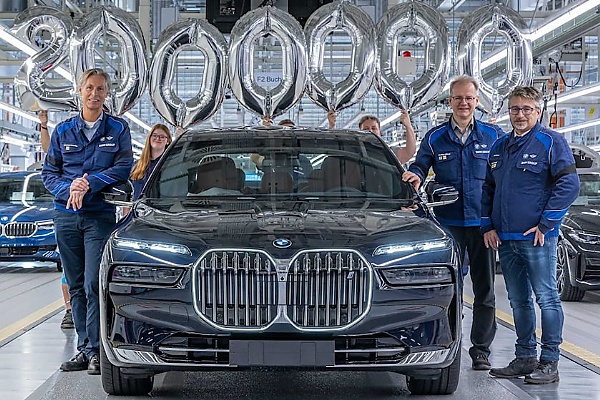 After 45 Years, The Two Millionth BMW 7 Series, An Electric i7, Rolls Off The Assembly Line - autojosh