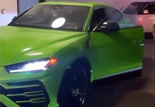Wizkid avvistato con il suo nuovo SUV Lamborghini Urus da 350 milioni di euro - autojosh 