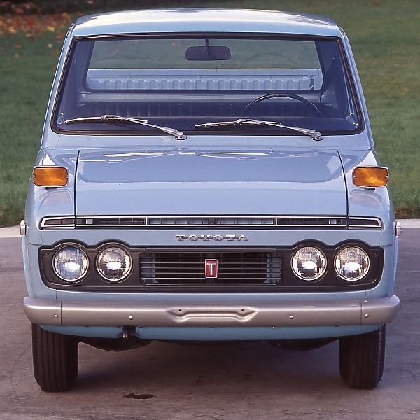Throwback : 1971 Toyota Hilux - autojosh 