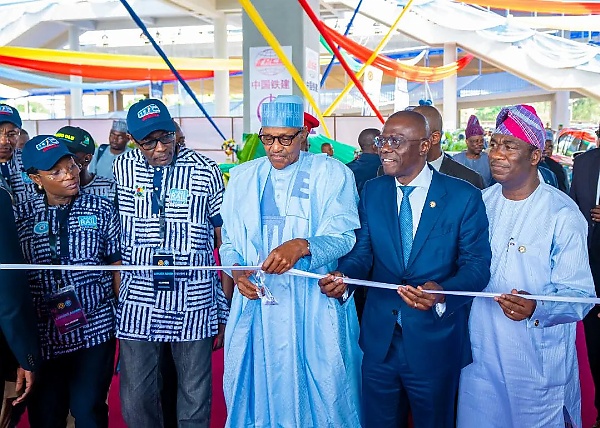 President Buhari Commissions Lagos Blue Rail Line, Rides In Electric Train (Photos) - autojosh 