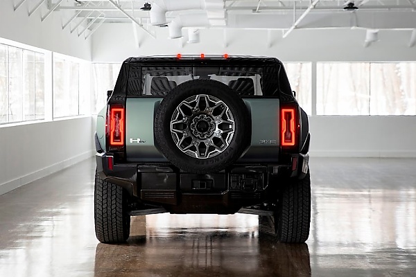 The First 2024 GMC Hummer EV SUV Sells For $500K, Proceeds Goes To Charity - autojosh 