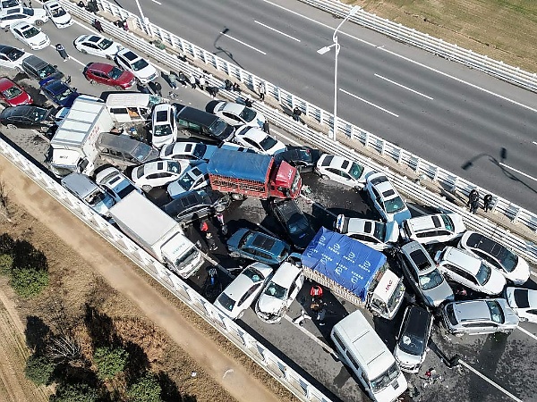 Low Visibility Causes Multiple-vehicle Collision Involving 200 Vehicles On Chinese Bridge - autojosh